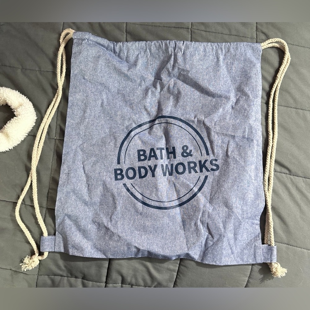 EXCLUSIVE bath and body works draw string bag/backpack